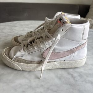 Nike Blazer Womens 8 Mid 77 White Pink Swoosh high top